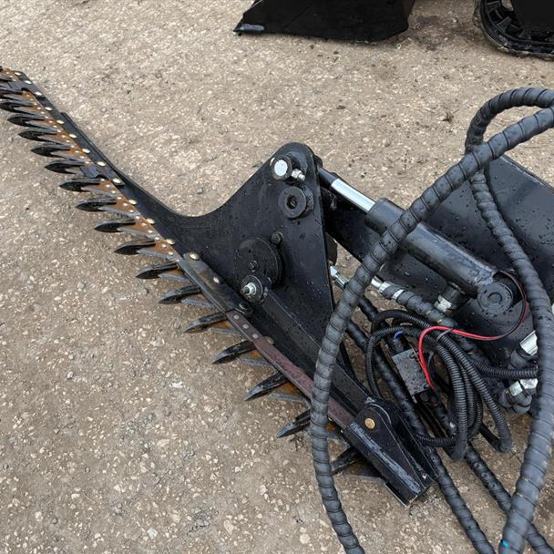 New/Unused GIYI Hydraulic Mini Skidsteer Finger Bar Mower mower for sale in Pilsley, Chesterfield — photo 4