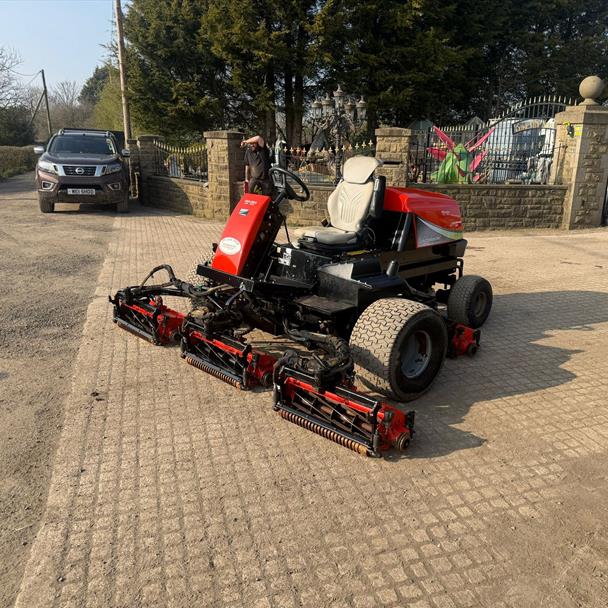 JACOBSEN FAIRWAY 305 4WD 5 GANG RIDE ON CYLINDER MOWER
