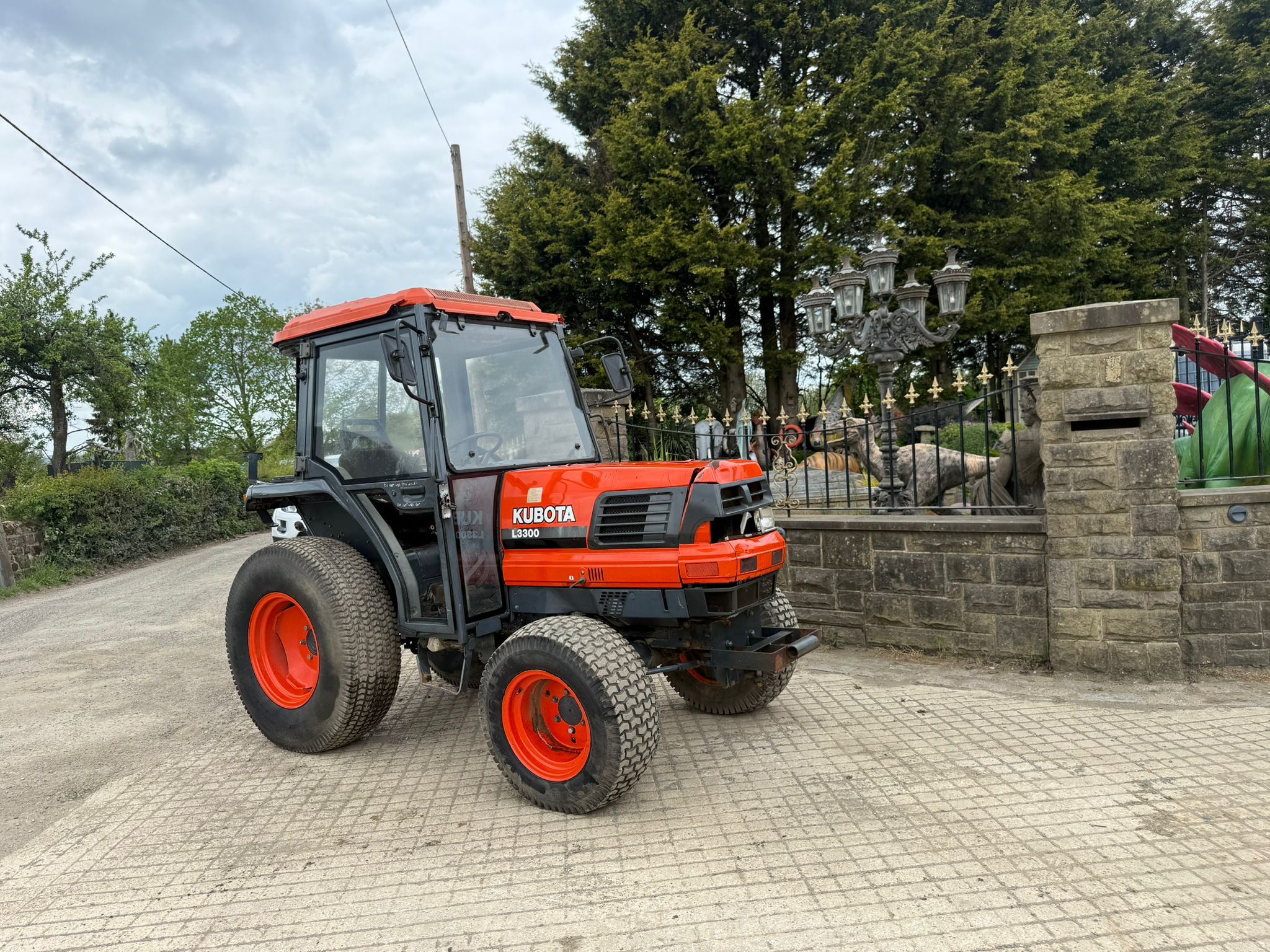 KUBOTA L3300 35HP 4WD COMPACT TRACTOR