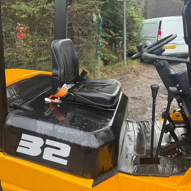 2025 forklift for sale in Pilsley, Chesterfield — photo 3