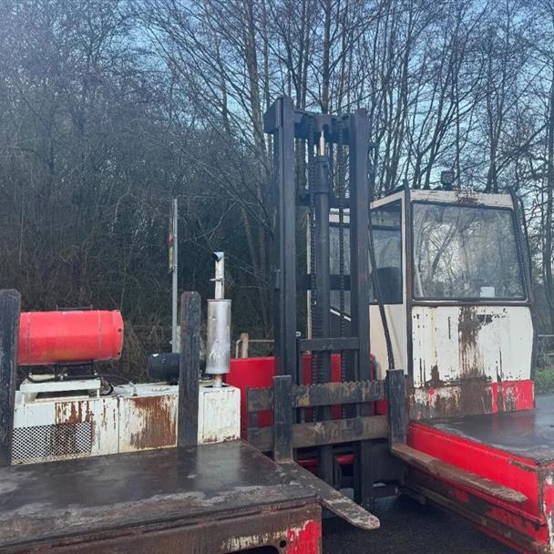 BP HT35KU 3.5 Ton Side Loader Forklift forklift for sale in Pilsley, Chesterfield — photo 3