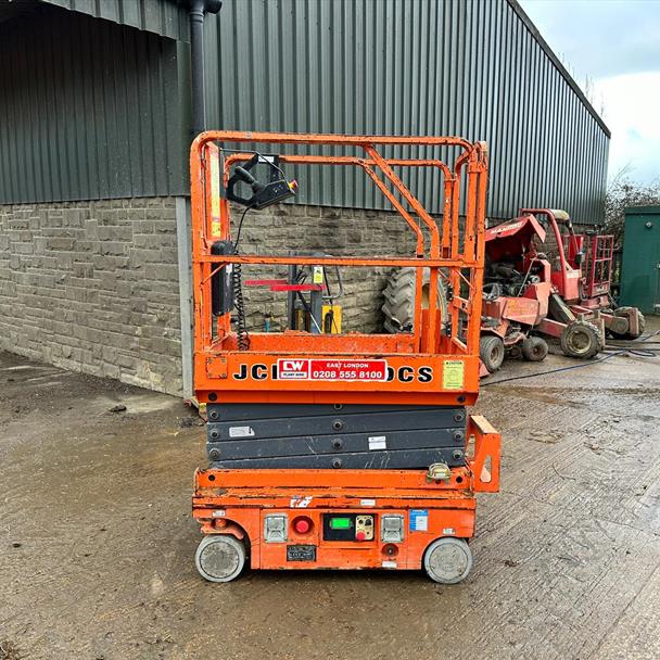 2018 scissor lift for sale in Pilsley, Chesterfield — photo 2