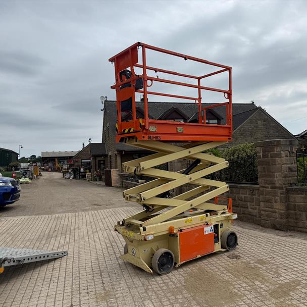 2017 JLG scissor lift for sale in Pilsley, Chesterfield — photo 3