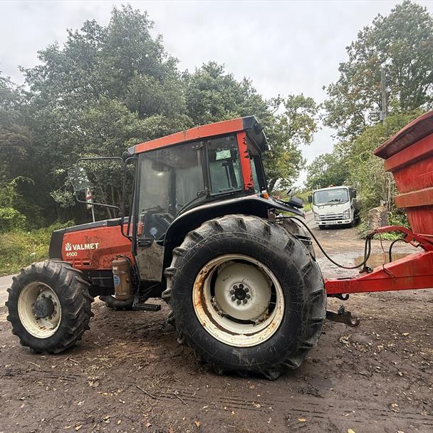 VALMET 4600 94HP 4WD TARCTOR wheels & tyre for sale in Pilsley, Chesterfield — photo 5