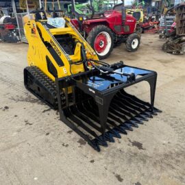 New/Unused 2025 Captok 44″ Hydraulic Mini Skidsteer Muck/Log Grab