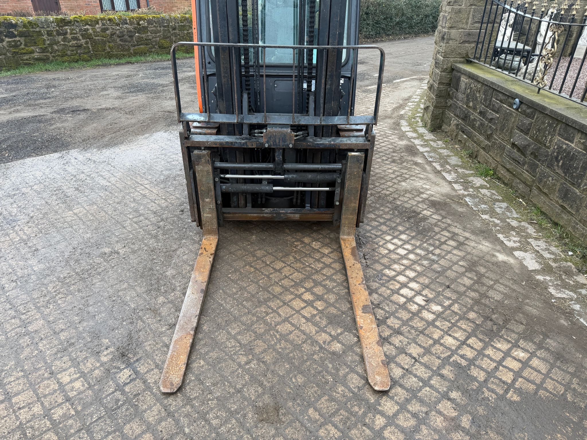 2014 Doosan forklift for sale in Pilsley, Chesterfield — photo 2