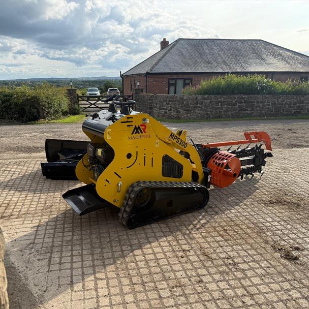 New/Unused Machpro MPS300 Compact Tracked Skidsteer Loader With Attachments Bundle! loader for sale in Pilsley, Chesterfield — photo 4