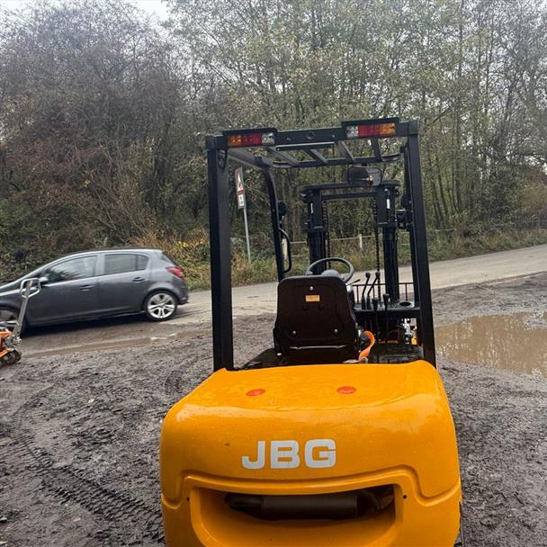 2025 forklift for sale in Pilsley, Chesterfield — photo 2
