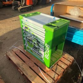 NEW/UNUSED BOSS 258PCS SEVEN DRAW TOOL CHEST WITH TOOLS AND WHEELS (GREEN/RED/ORANGE)
