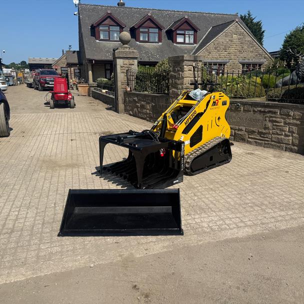 New/Unused Machpro MPS300 Compact Tracked Skidsteer Loader With Attachment Bundle