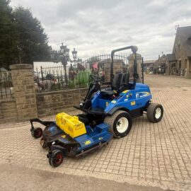 NEW HOLLAND MC35 4WD OUTFRONT RIDE ON MOWER