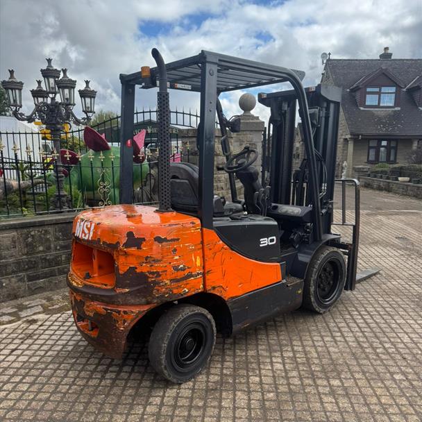 2012 Doosan forklift for sale in Pilsley, Chesterfield — photo 3