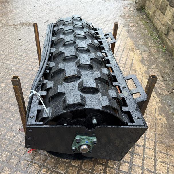 NEW/UNUSED 2025 GIYI GY-CW59 59” COMPACTOR ROLLER SKIDSTEER WHEEL loader for sale in Pilsley, Chesterfield — photo 2