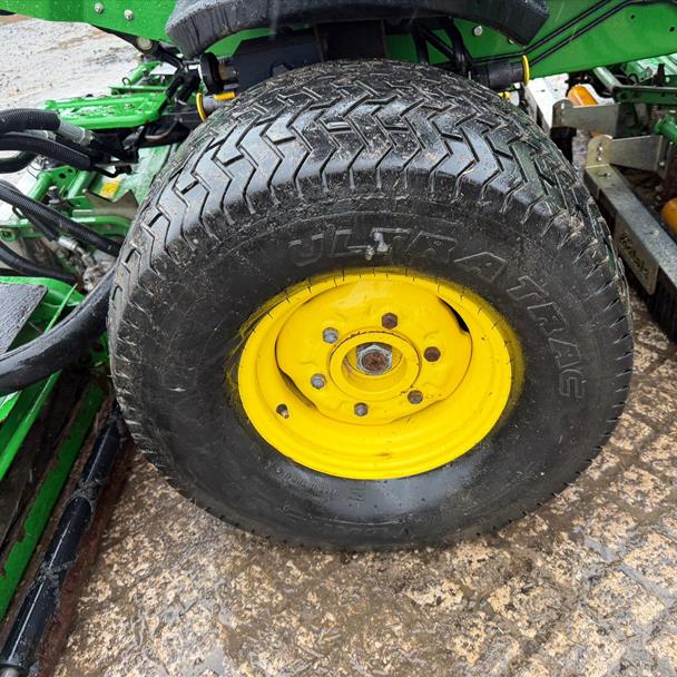 2013 John Deere tractor for sale in Pilsley, Chesterfield — photo 5