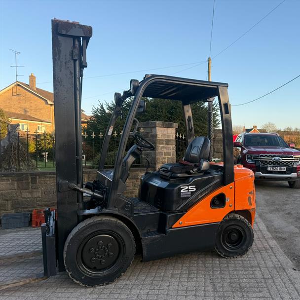 2020 Doosan forklift for sale in Pilsley, Chesterfield — photo 5