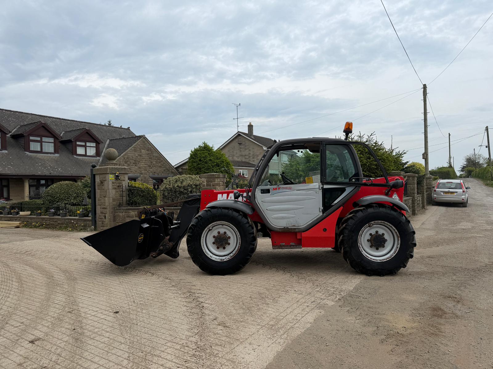 2011 MANITOU MT732 3.2 TON 7MTR DIESEL TURBO POWERSHIFT TELESCOPIC TELEHANDLER FORKLIFT W/ NEW BUCKET AND FORKS