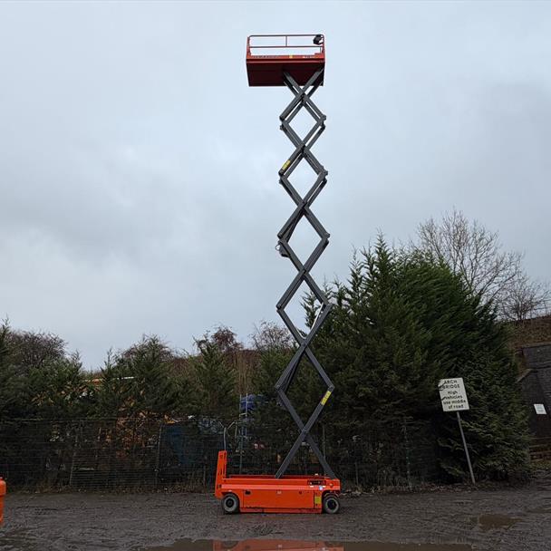 2018 scissor lift for sale in Pilsley, Chesterfield — photo 3