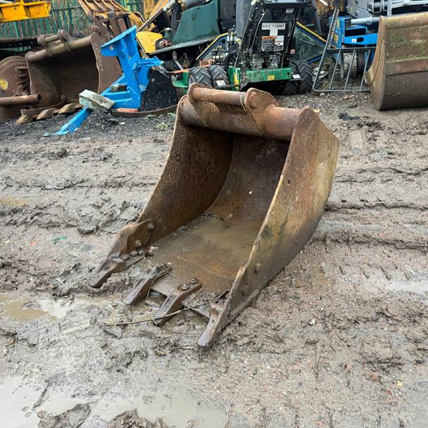 24” DIGGING BUCKET - KLAC HITCH