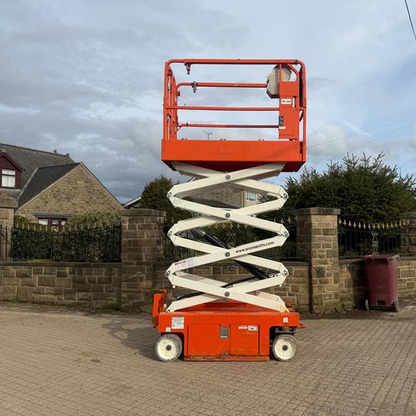 2021 scissor lift for sale in Pilsley, Chesterfield — photo 5