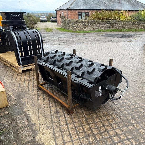 NEW/UNUSED 2025 GIYI GY-CW59 59” COMPACTOR ROLLER SKIDSTEER WHEEL loader for sale in Pilsley, Chesterfield — photo 3