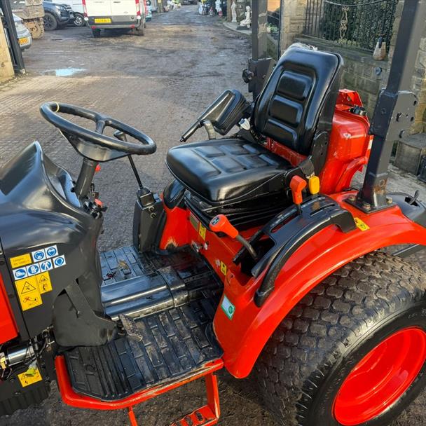 2016 Kioti tractor for sale in Pilsley, Chesterfield — photo 4
