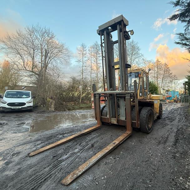 Caterpillar forklift for sale in Pilsley, Chesterfield — photo 5