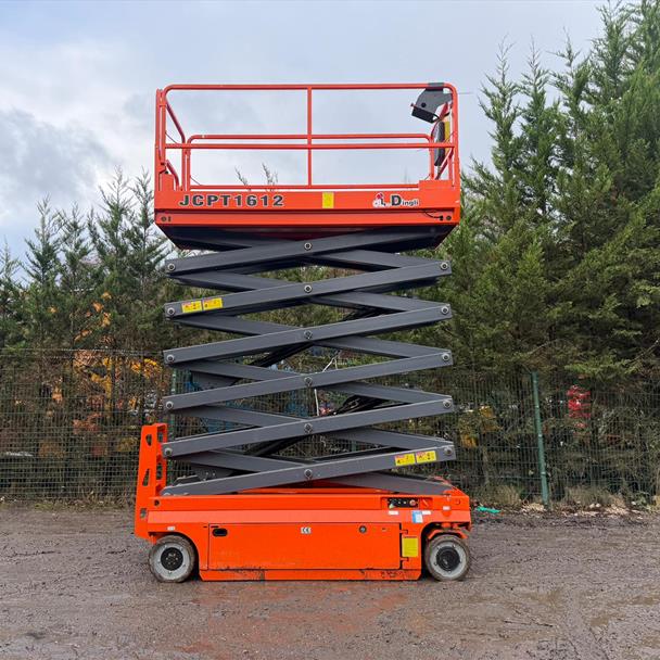 2018 scissor lift for sale in Pilsley, Chesterfield — photo 4