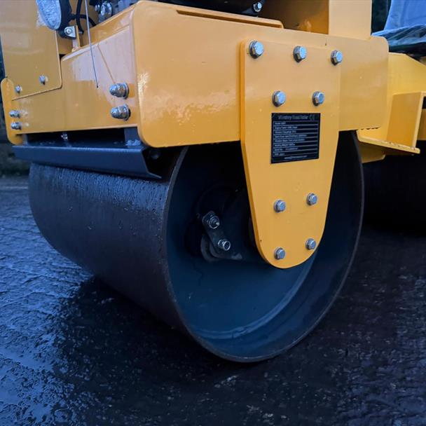 NEW/UNUSED MMS MS-850 TWIN DRUM RIDE ON CRICKET PITCH ROLLER mower for sale in Pilsley, Chesterfield — photo 4