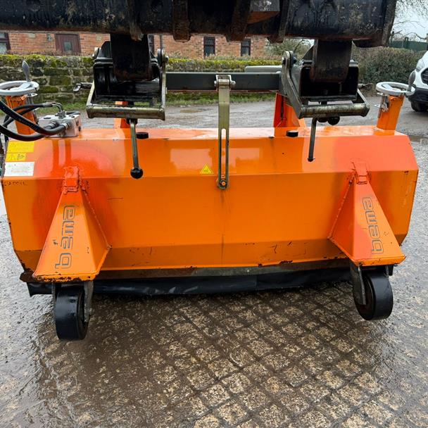 BEMA 40 INDUSTRY HYDRUALIC SWEEPER COLLECTOR WITH SIDE BRUSH attachment for sale in Pilsley, Chesterfield — photo 5