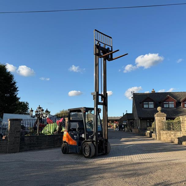 2012 Doosan forklift for sale in Pilsley, Chesterfield — photo 3