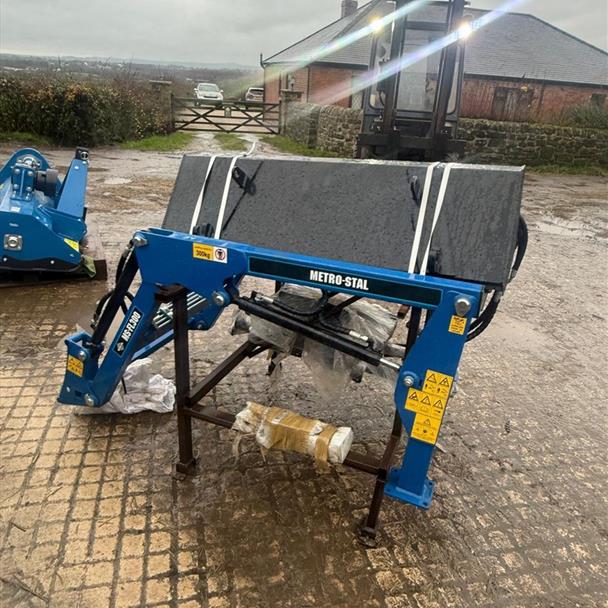 UNUSED METRO-STAL FL300 FRONT LOADER AND BUCKET