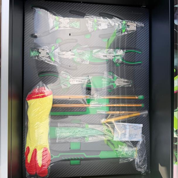 NEW/UNUSED BOSS 258PCS SEVEN DRAW TOOL CHEST WITH TOOLS AND WHEELS (GREEN/RED/ORANGE) wheels & tyre for sale in Pilsley, Chesterfield — photo 3