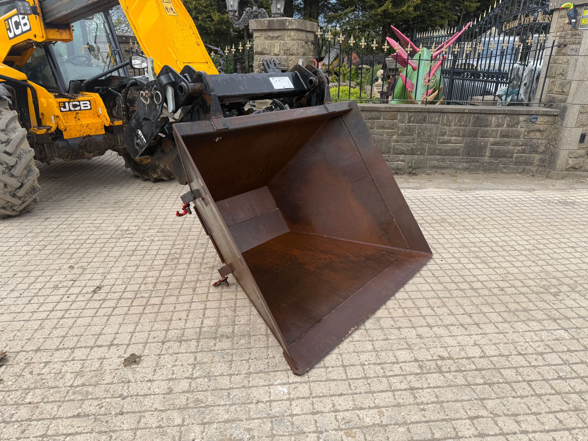SCOTT HYDRAULIC TELEHANDLER BAGGING BUCKET telehandler for sale in Pilsley, Chesterfield — photo 9