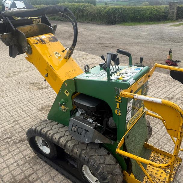 KANGA KID TK216 TRACKED SKIDSTEER WITH TRENCHER ATTACHMENT loader for sale in Pilsley, Chesterfield — photo 5