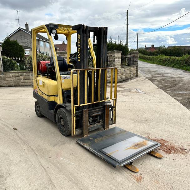 2017 Hyster forklift for sale in Pilsley, Chesterfield — photo 3