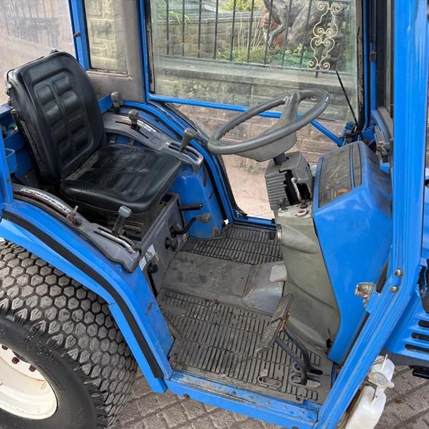 Iseki TF321F 21HP 4WD Compact Tractor tractor for sale in Pilsley, Chesterfield — photo 3
