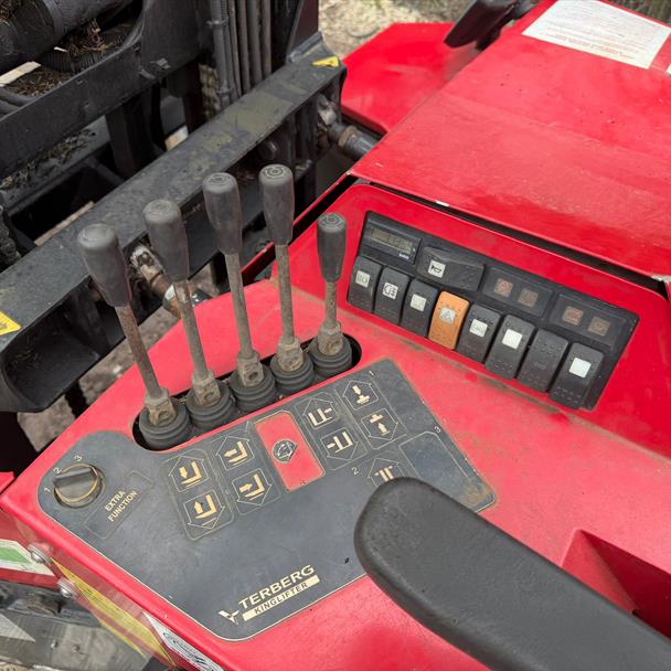 2017 forklift for sale in Pilsley, Chesterfield — photo 4
