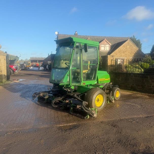 JOHN DEERE 3235B 4WD 3 GANG CYLINDER FAIRWAY MOWER
