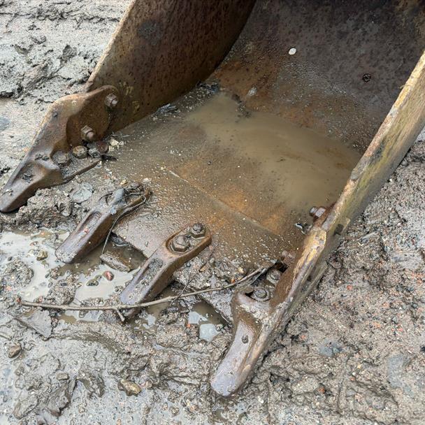 24” DIGGING BUCKET - KLAC HITCH excavator for sale in Pilsley, Chesterfield — photo 4