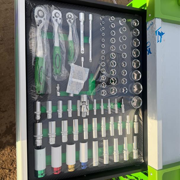 NEW/UNUSED BOSS 258PCS SEVEN DRAW TOOL CHEST WITH TOOLS AND WHEELS (GREEN/RED/ORANGE) wheels & tyre for sale in Pilsley, Chesterfield — photo 5