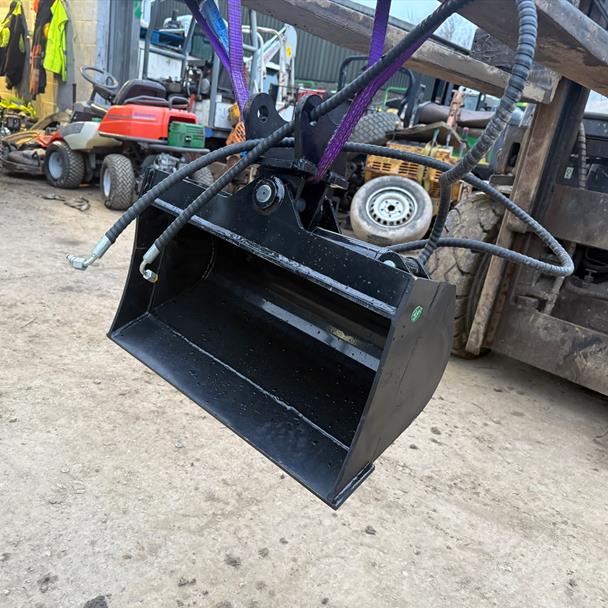 NEW/UNUSED 24” EXCAVATOR HYDRAULIC TILT BUCKET