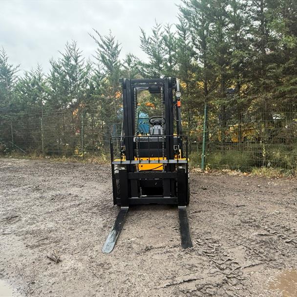 2025 forklift for sale in Pilsley, Chesterfield — photo 5