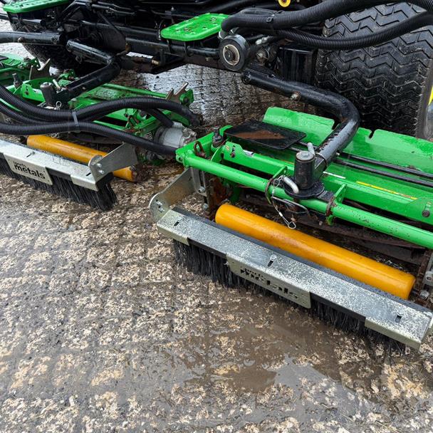 2013 John Deere tractor for sale in Pilsley, Chesterfield — photo 2