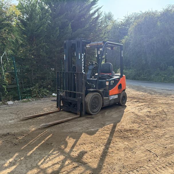 2018 DOOSAN D25S-5 2.5 TON 4.7MTR DIESEL COUNTERBALANCE FORKLIFT - CONTAINER SPEC
