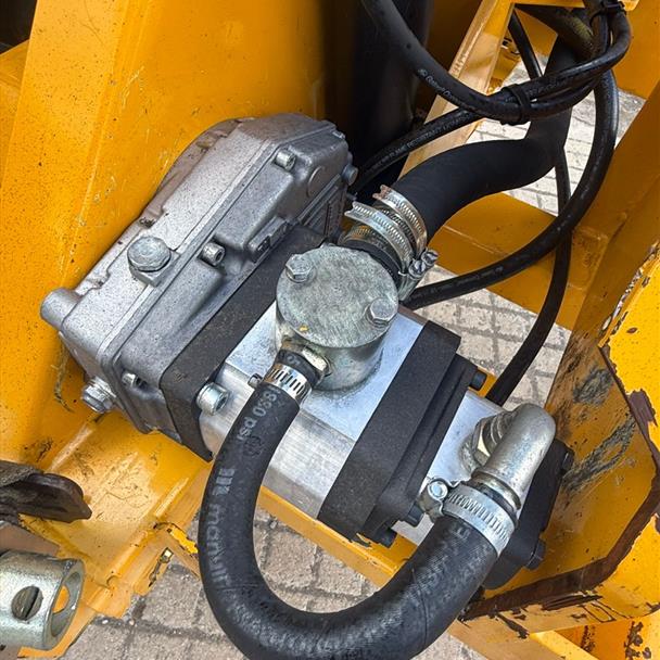 McConnel tractor for sale in Pilsley, Chesterfield — photo 3