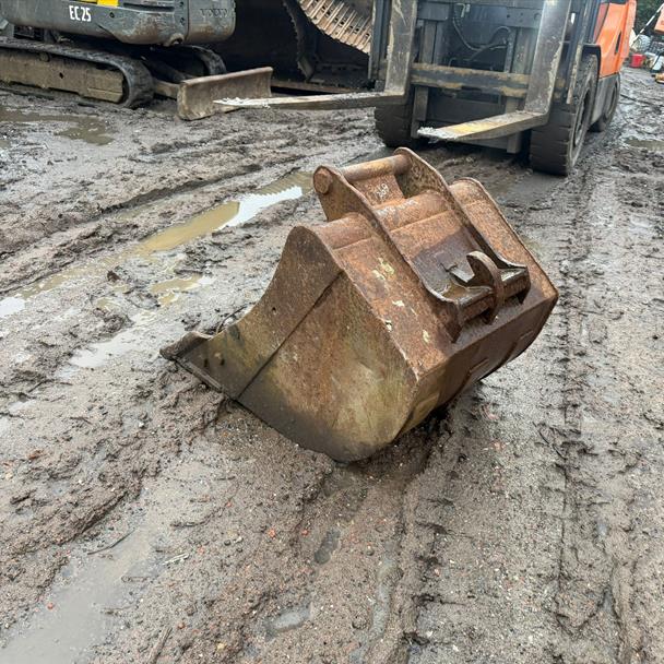 24” DIGGING BUCKET - KLAC HITCH excavator for sale in Pilsley, Chesterfield — photo 5