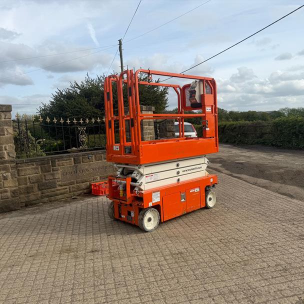 2021 scissor lift for sale in Pilsley, Chesterfield — photo 4