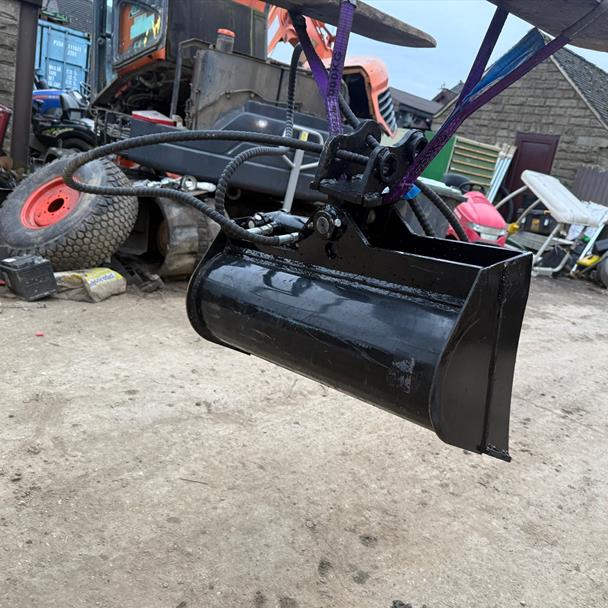 NEW/UNUSED 24” EXCAVATOR HYDRAULIC TILT BUCKET excavator for sale in Pilsley, Chesterfield — photo 2