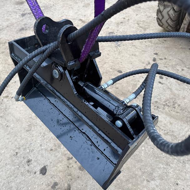 NEW/UNUSED 24” EXCAVATOR HYDRAULIC TILT BUCKET excavator for sale in Pilsley, Chesterfield — photo 3