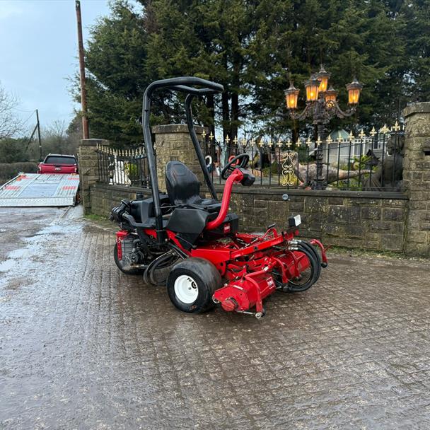 TORO 3250D 3WD 3 GANG VIBRATING RIDE ON ROLLER MOWER